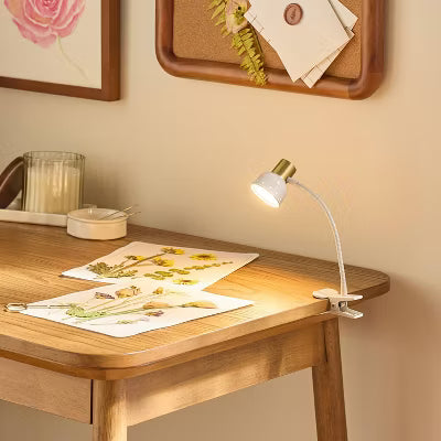 Zaciskowa lampka do czytania z giętkim ramieniem